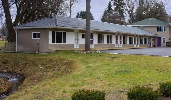 South Arms Retreats (Rainbow Motel) - Web Listing